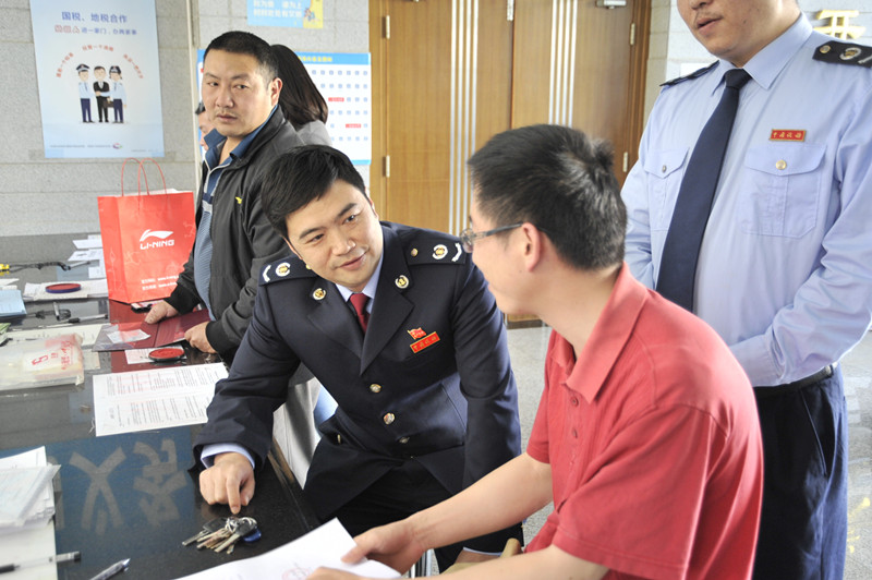 曲靖市四项举措确保机关党建走在前作表率 - 珠