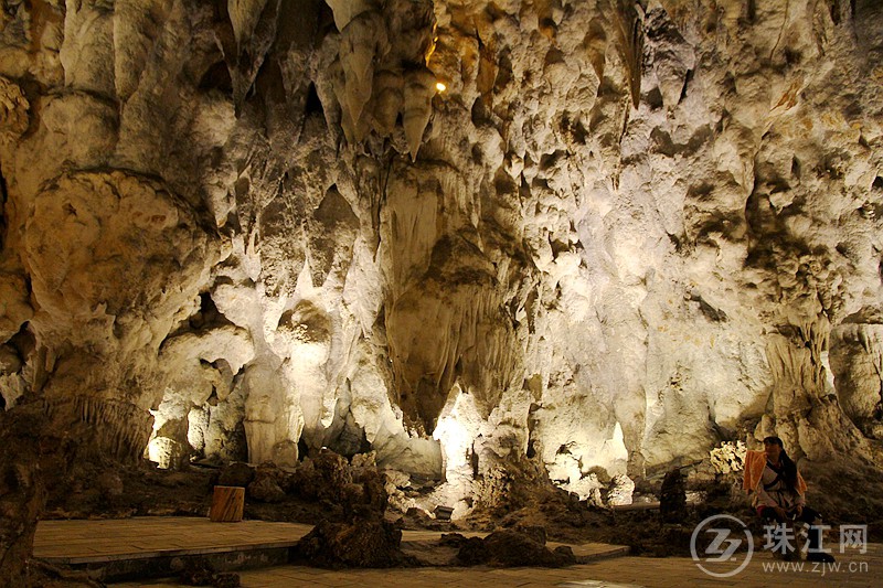 奇石密布 造型百变 鬼斧神工 富源多乐原风景区