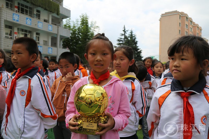 育红小学首届励志杯校园足球联赛圆满落幕