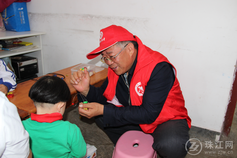 市委政策研究室开展2018年关爱残疾人志愿服