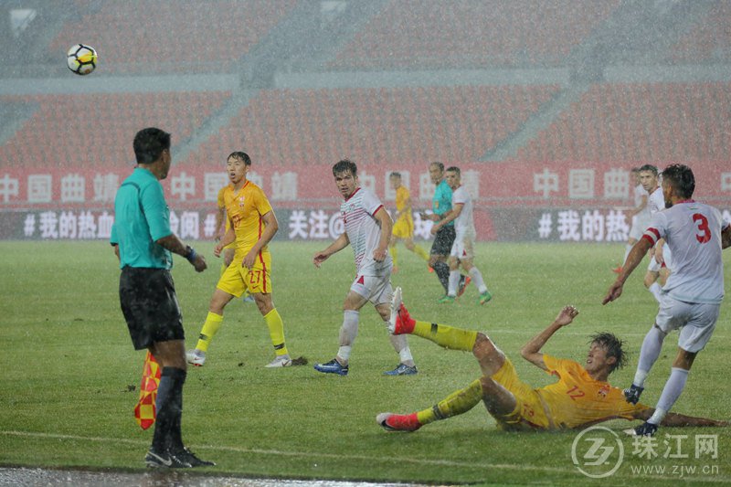雷雨致U21国奥队比赛定格77分钟 最终比分1-