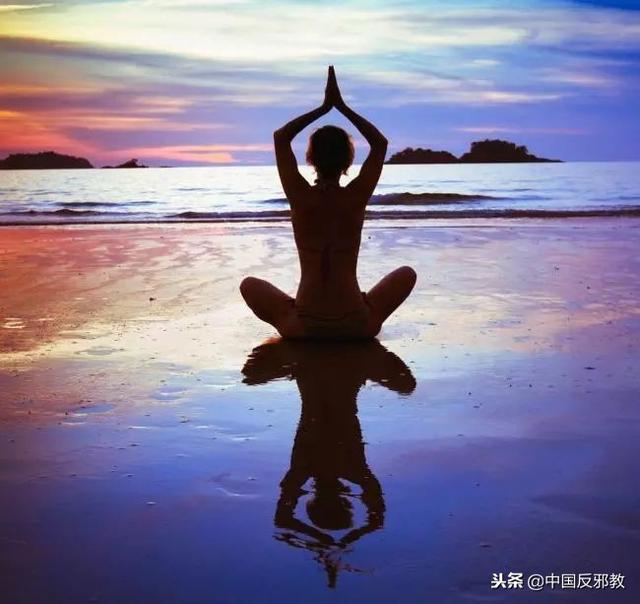 他们竟用瑜伽宣扬色情、发展邪教,健康的外表下包裹着邪恶的心 他们竟用瑜伽宣扬色情、发展邪教,健康的外表下包裹着邪恶的心