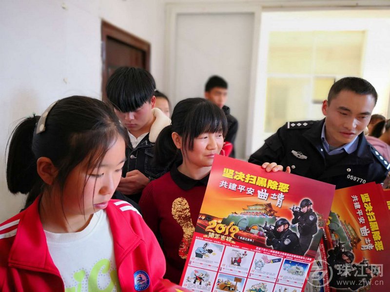发放宣传资料二.jpg