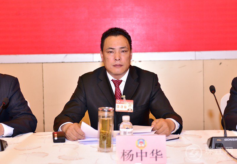 市政协五届二次会议举行《政府工作报告》及相