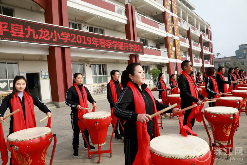 罗平县九龙小学演绎别样开学典礼