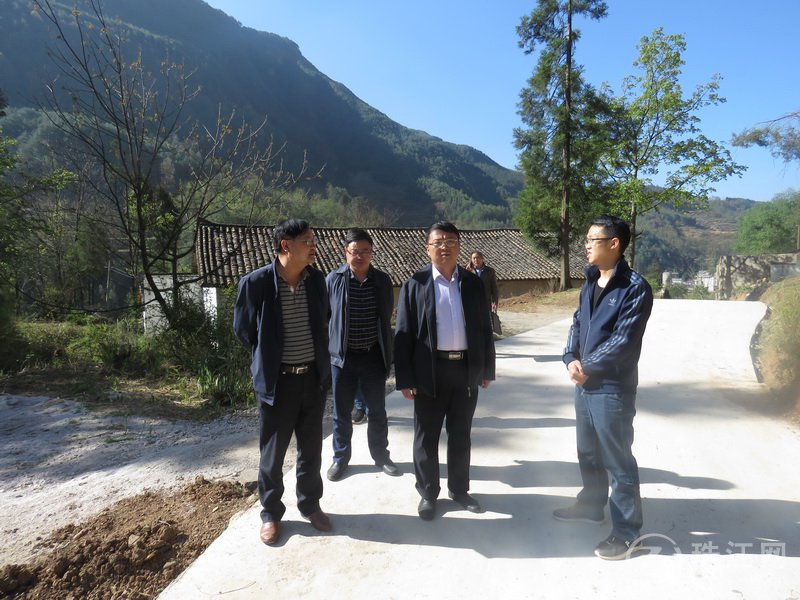 会泽县领导到雨碌乡调研脱贫攻坚工作