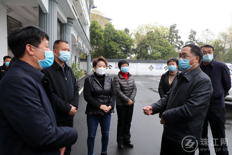 朱兴友到罗平对《亚博体育APP官网市文明行为促进条例》贯彻实施情况进行执法检查 朱兴友到罗平对《亚博体育APP官网市文明行为促进条例》贯彻实施情况进行执法检查
