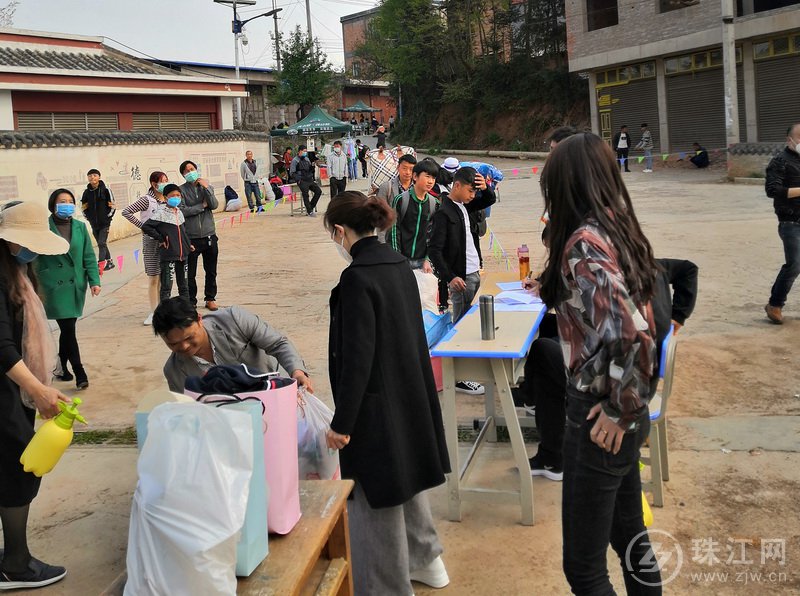 罗平马街一中全力护航学校开学