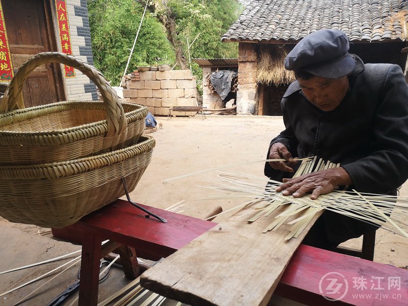 【幸福都是奋斗出来的】付正全:身残志坚甩穷帽 自力更生拔穷根 【幸福都是奋斗出来的】付正全:身残志坚甩穷帽 自力更生拔穷根
