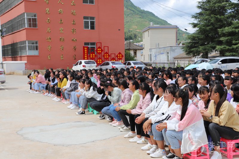 会泽县百姓宣讲团到五星中学开展励志感恩宣讲活动