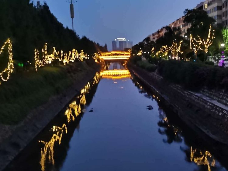 南宁街道：一河两街，越夜越美丽