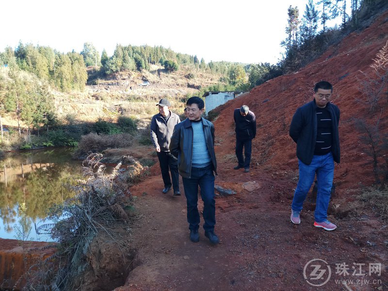 曲靖市人大常委会领导到麒麟区东山镇调研重点水域环境治理工作