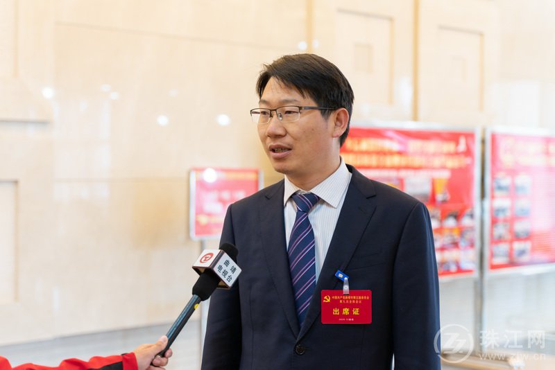 中共曲靖市委五届九次全会专访市委常委师宗县委书记龚加武
