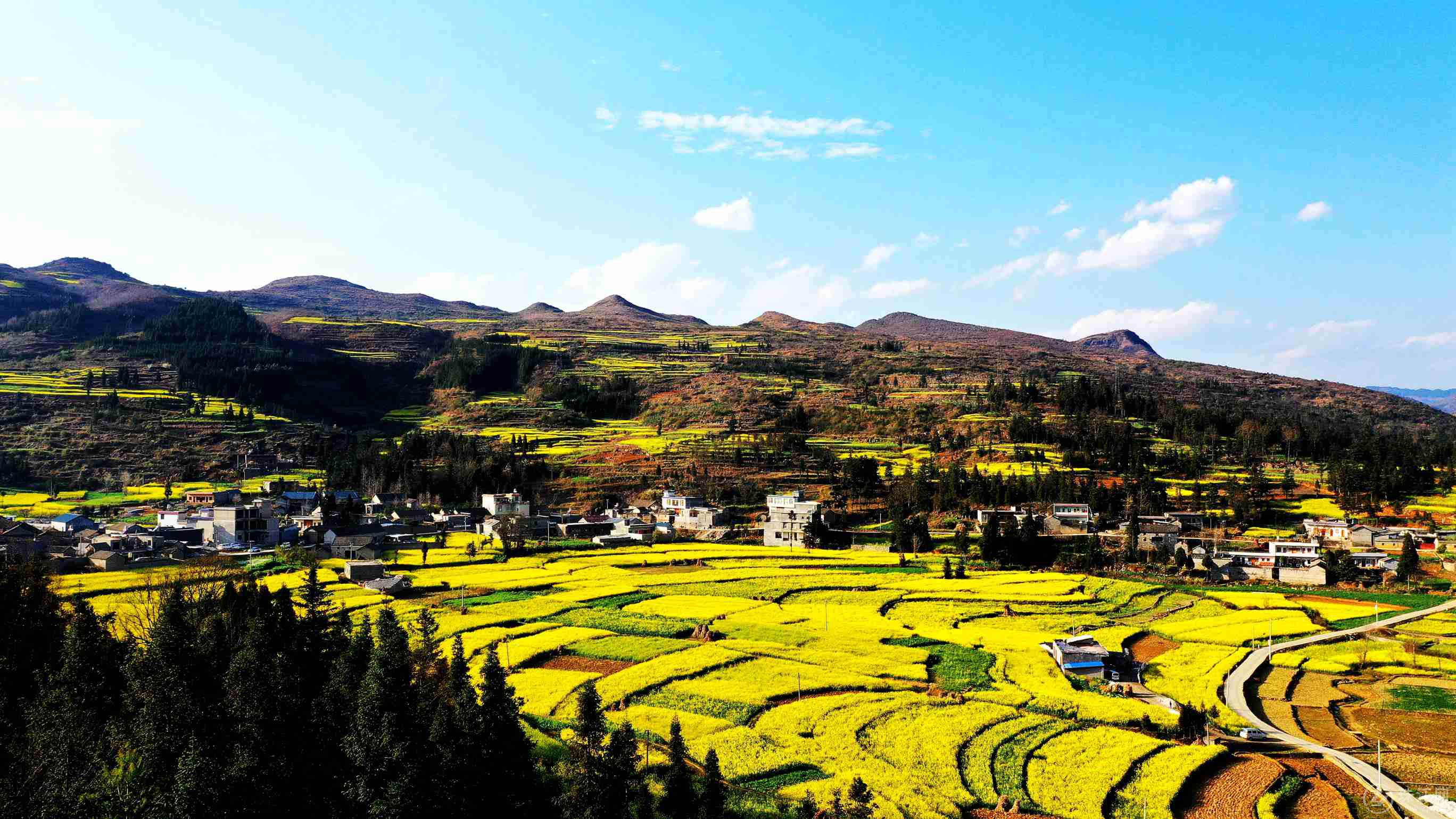 锦绣画布上的十八连山