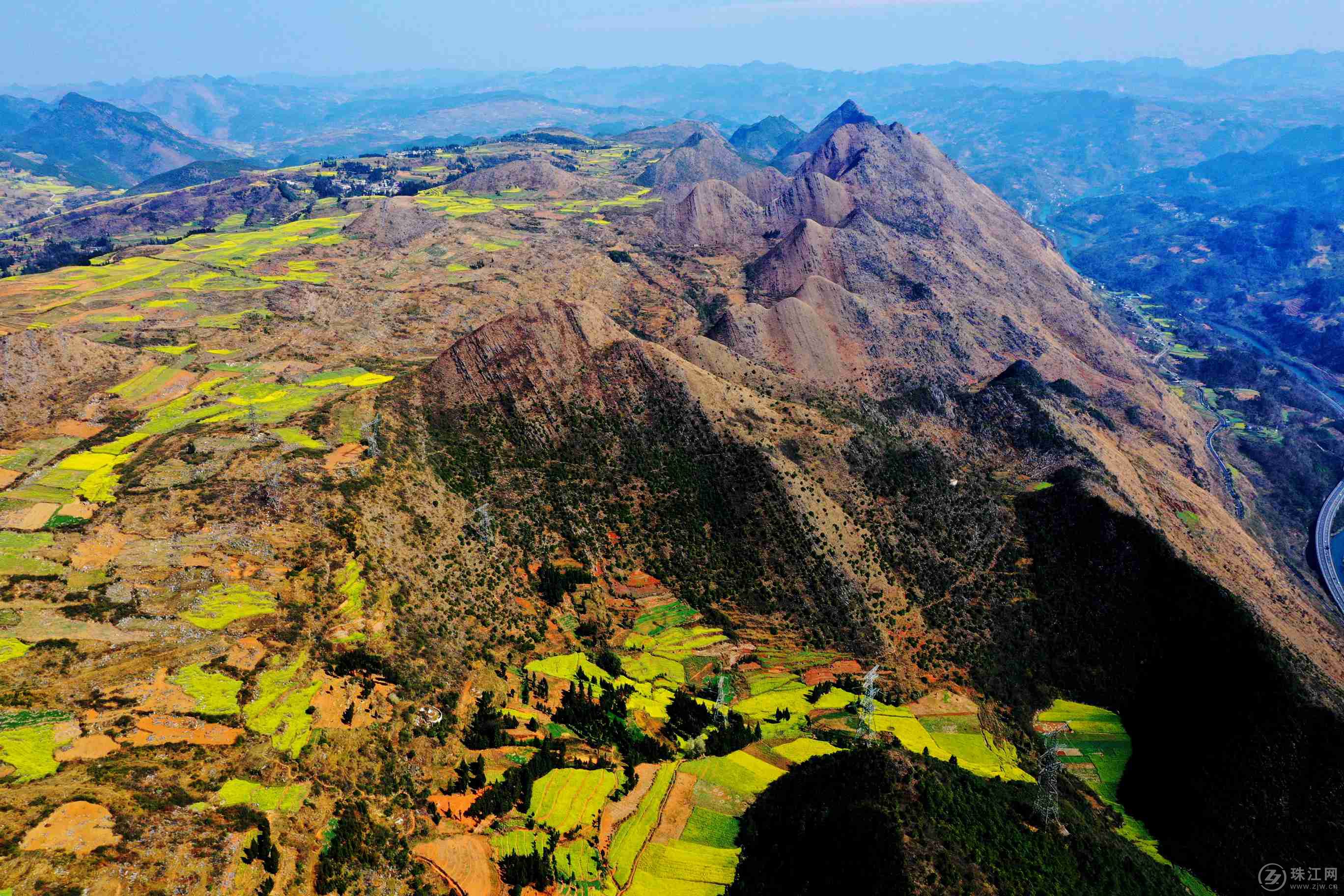 锦绣画布上的十八连山