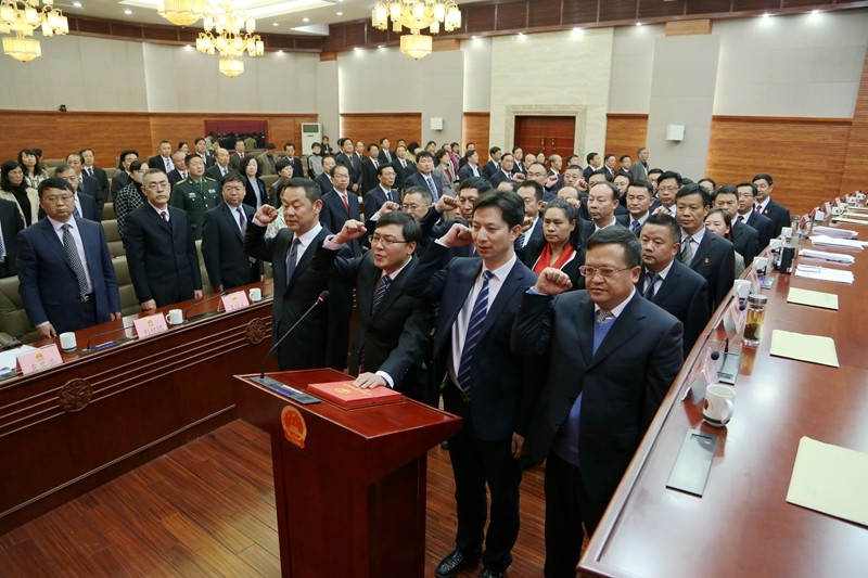 曲靖市人大常委会举行宪法宣誓仪式