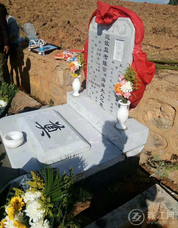 罗平阿岗镇首例逝者成功入葬农村公益性公墓